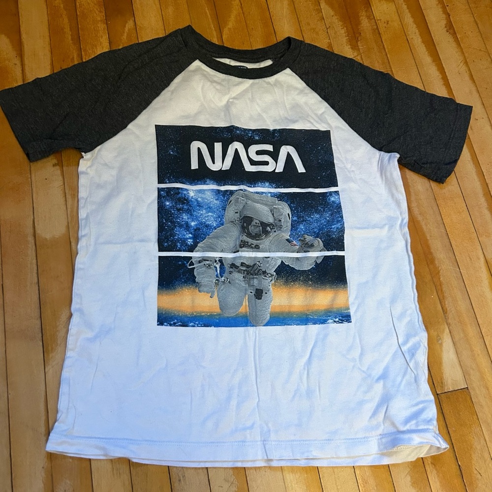 Very cute Kids top.  Youth Size Large.  Old Navy.  Excellent condition.